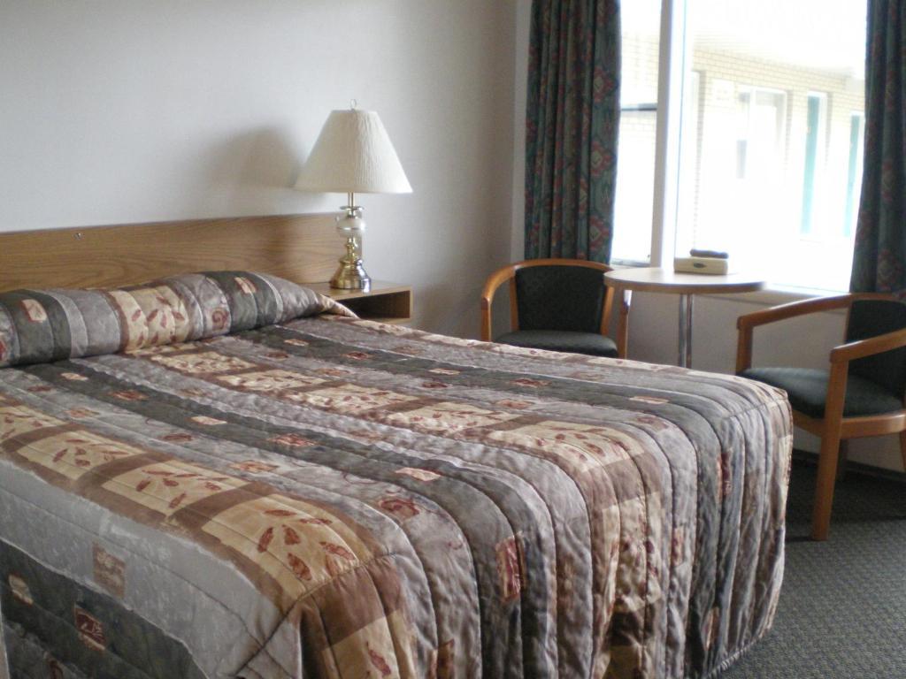 Sun-Dek Motel Медисин Хет Екстериор снимка