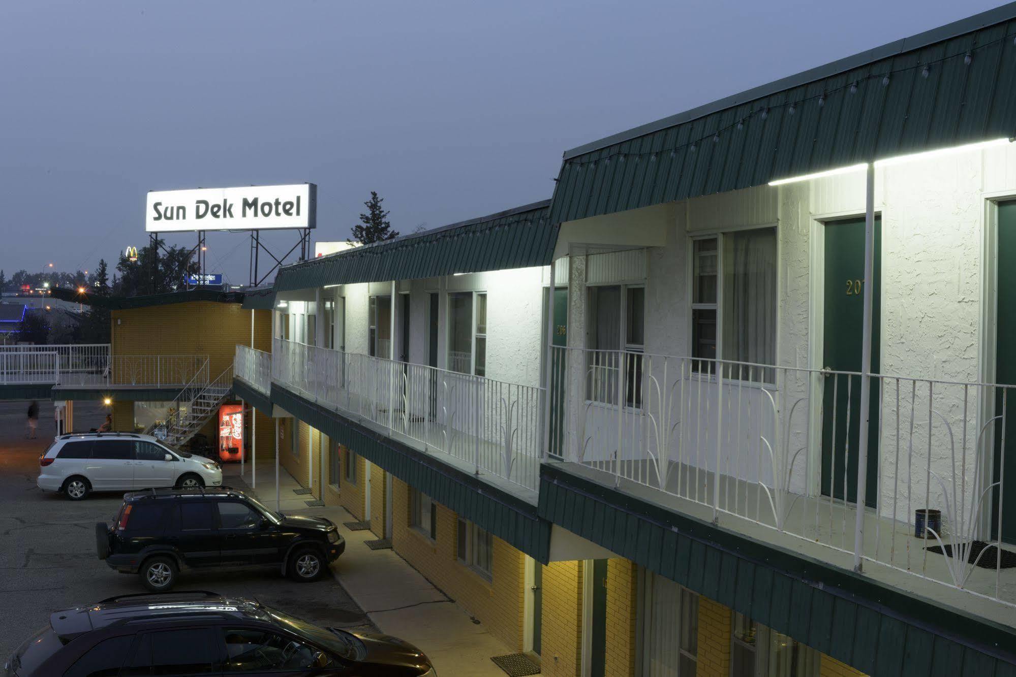 Sun-Dek Motel Медисин Хет Екстериор снимка
