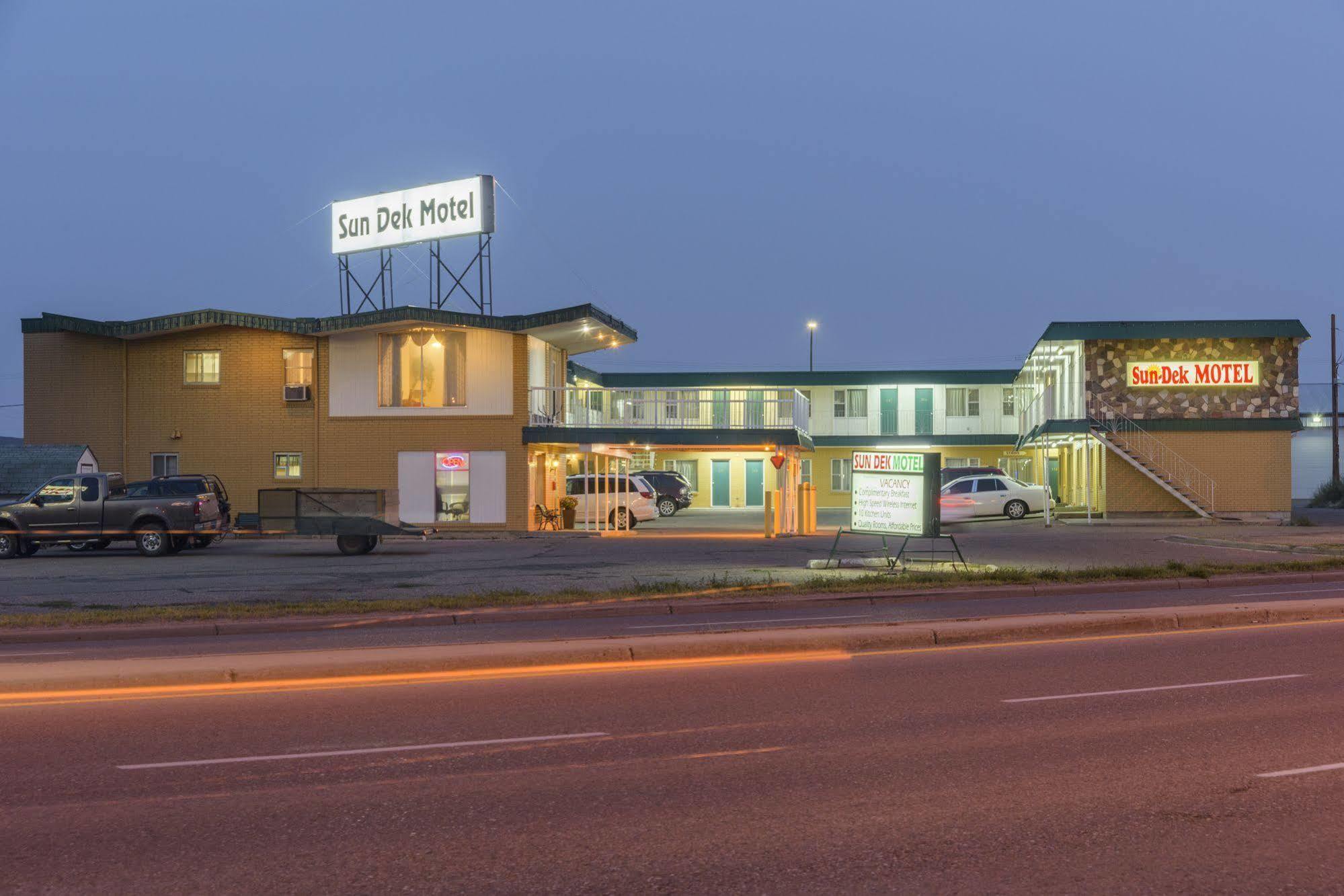 Sun-Dek Motel Медисин Хет Екстериор снимка