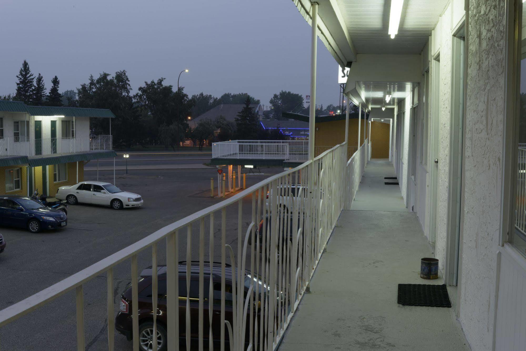 Sun-Dek Motel Медисин Хет Екстериор снимка