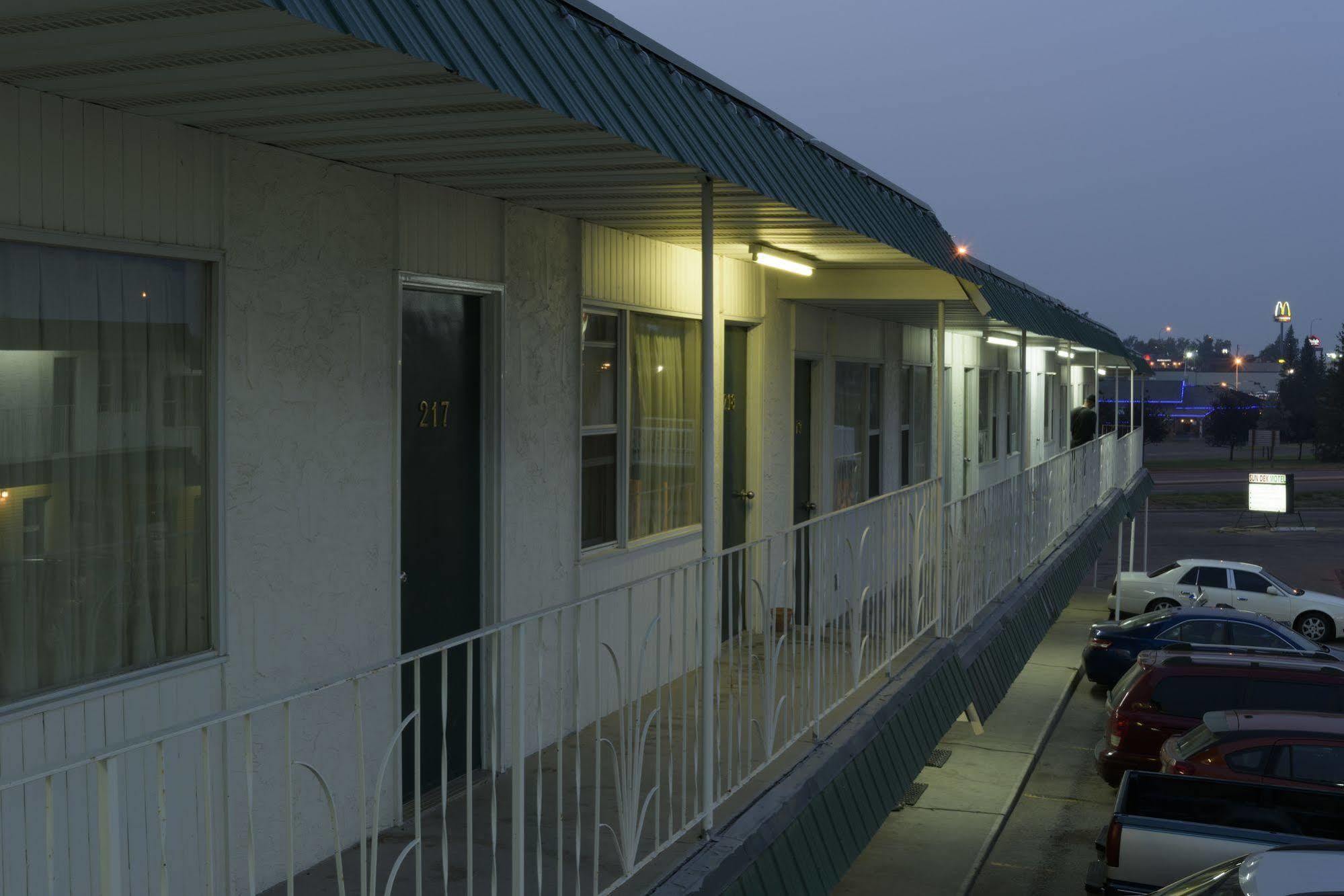 Sun-Dek Motel Медисин Хет Екстериор снимка