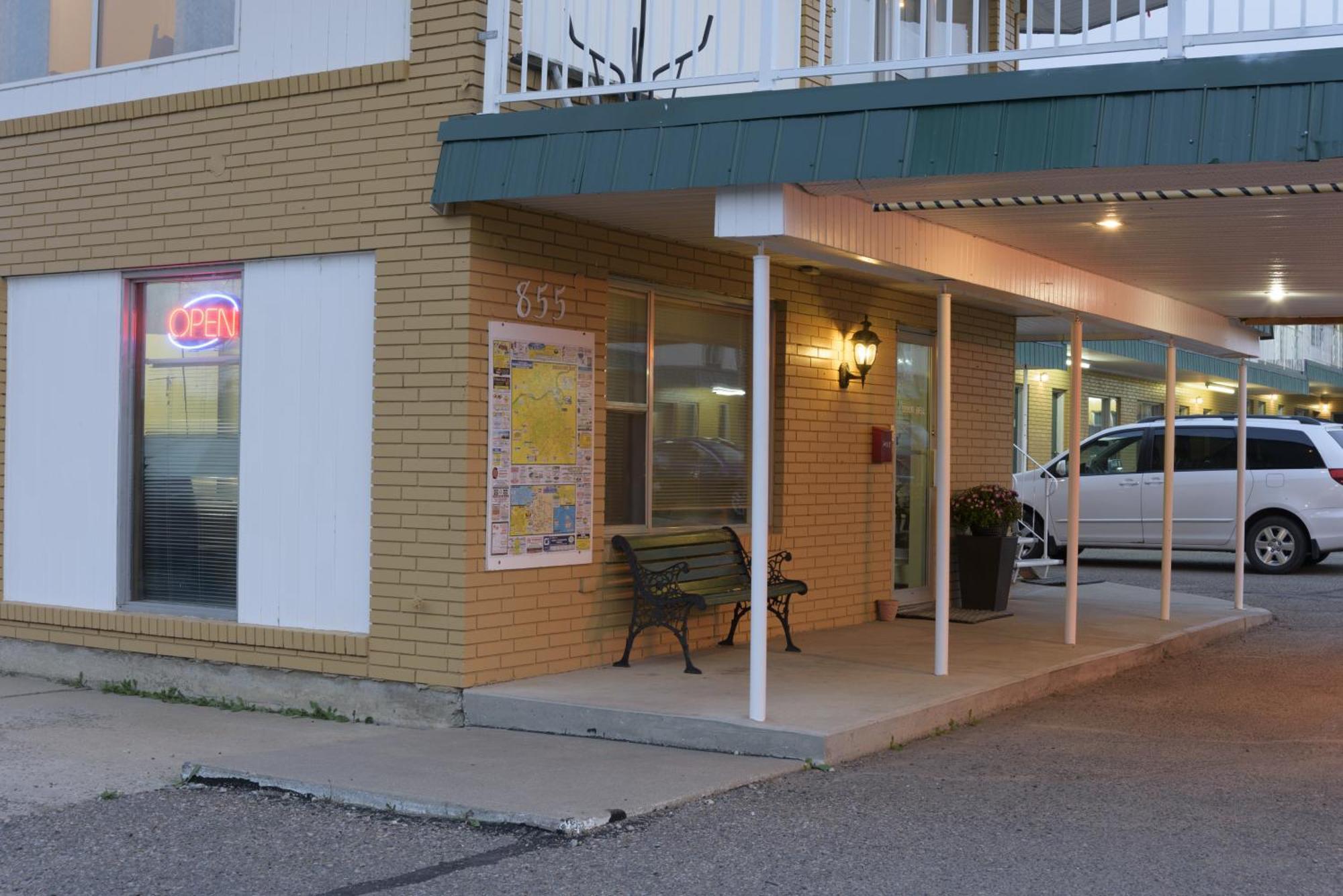 Sun-Dek Motel Медисин Хет Екстериор снимка