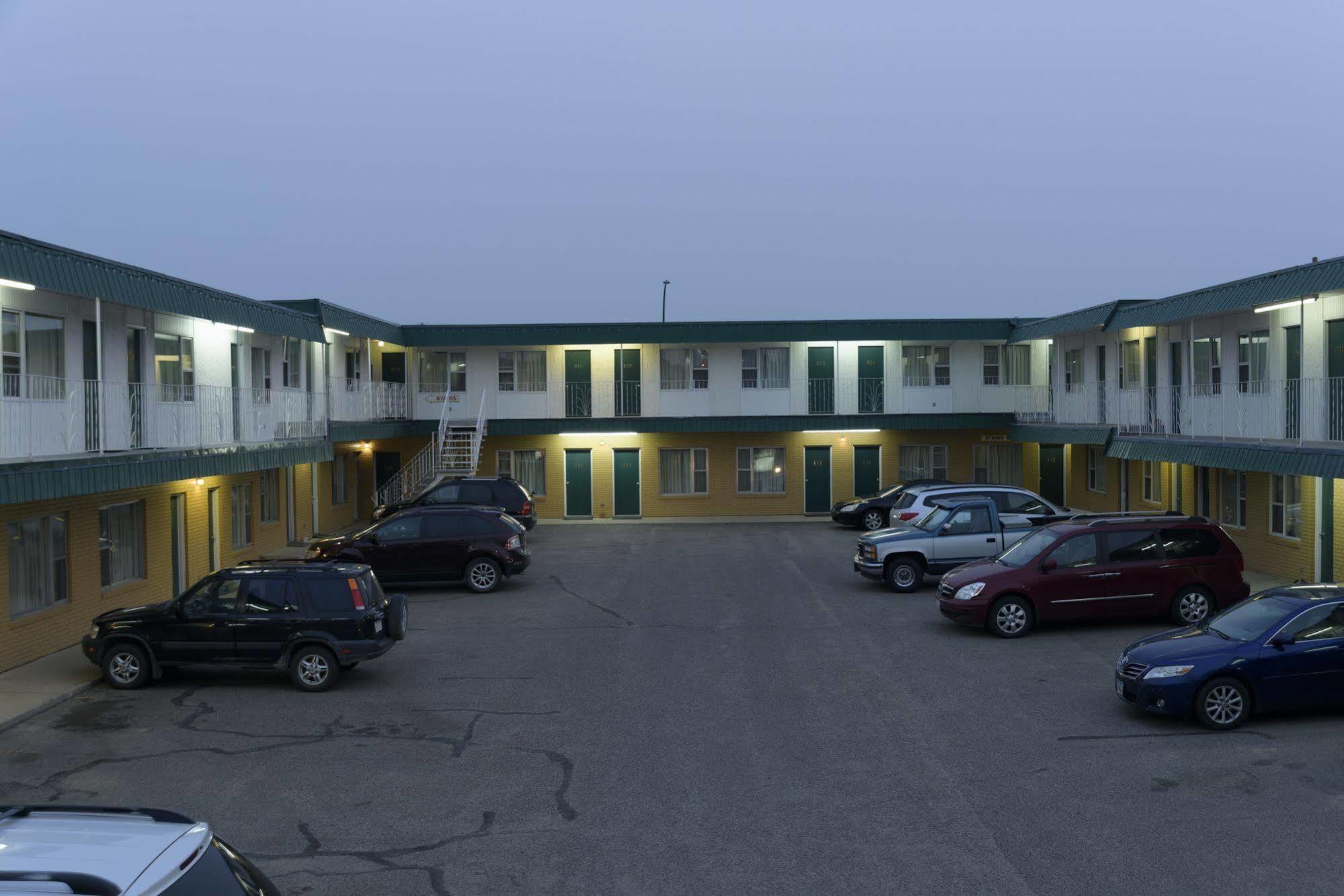 Sun-Dek Motel Медисин Хет Екстериор снимка