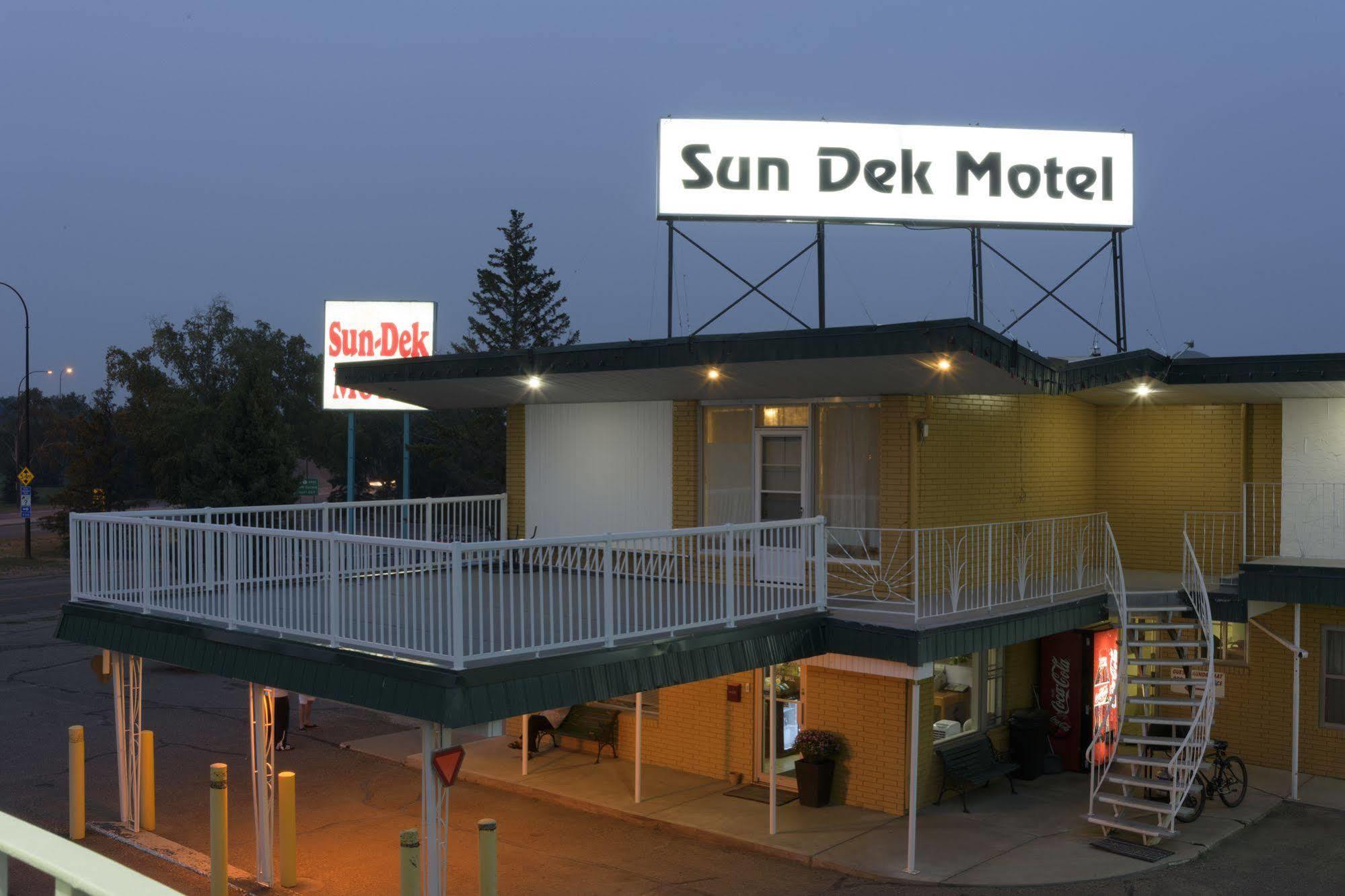 Sun-Dek Motel Медисин Хет Екстериор снимка