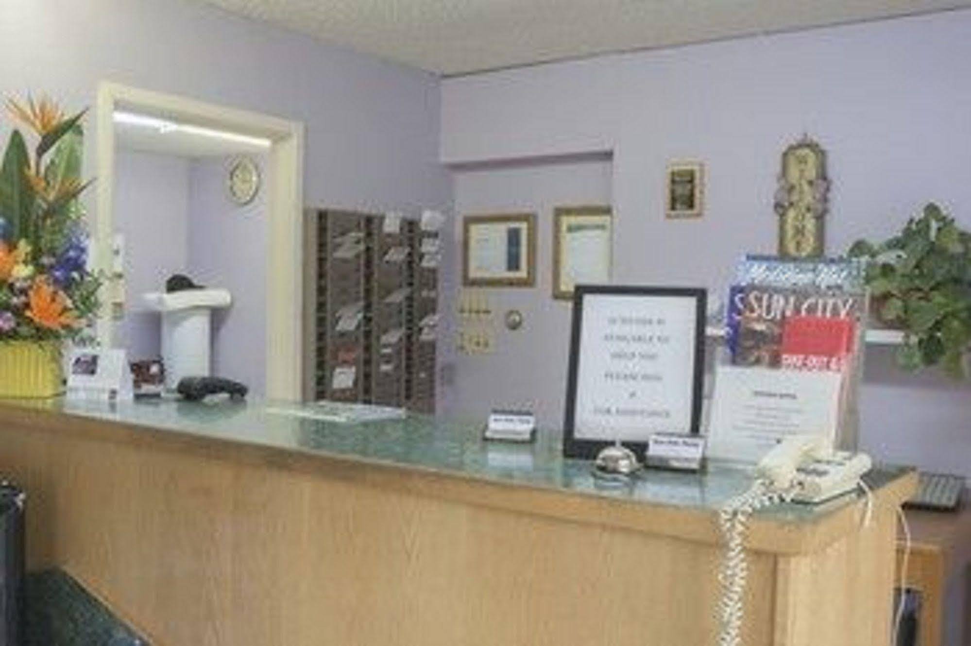 Sun-Dek Motel Медисин Хет Екстериор снимка