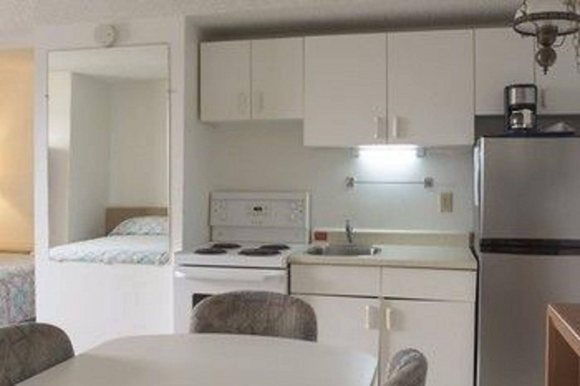 Sun-Dek Motel Медисин Хет Екстериор снимка